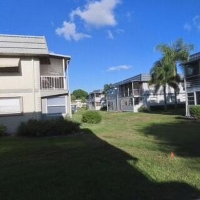 Don't miss this conveniently located updated 1st floor corner on Kings Point Golf - Executive in Florida - for sale on GolfHomes.com, golf home, golf lot
