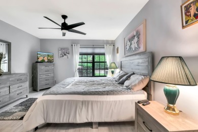 :Beautifully updated home centrally located that feels like a on Legacy at Sherwood Park Golf Course in Florida - for sale on GolfHomes.com, golf home, golf lot