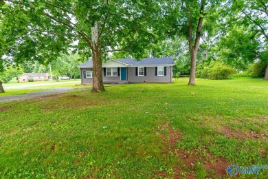 Completely renovated brick ranch home featuring 4 bedrooms, 2 on Colonial Golf Course in Alabama - for sale on GolfHomes.com, golf home, golf lot