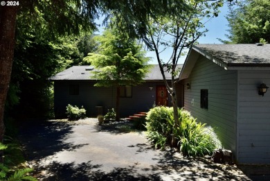 Discover your perfect home in this 3 bedroom, 3 full bath custom on Cedar Bend Golf Course in Oregon - for sale on GolfHomes.com, golf home, golf lot