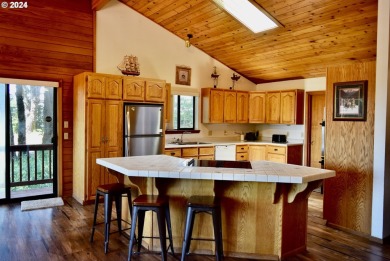 Discover your perfect home in this 3 bedroom, 3 full bath custom on Cedar Bend Golf Course in Oregon - for sale on GolfHomes.com, golf home, golf lot