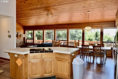 Discover your perfect home in this 3 bedroom, 3 full bath custom on Cedar Bend Golf Course in Oregon - for sale on GolfHomes.com, golf home, golf lot