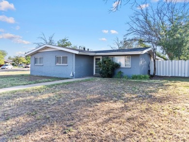 Charming 3 bed, 2 bath home situated on a spacious corner lot on Andrews County Golf Course in Texas - for sale on GolfHomes.com, golf home, golf lot