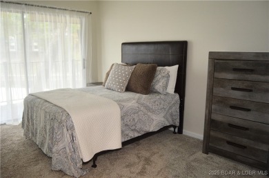 This 2 bedroom 2 bath condo lives LARGE with approximately 1,250 on Seasons Ridge At Four Seasons in Missouri - for sale on GolfHomes.com, golf home, golf lot