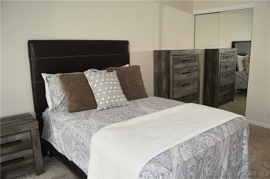 This 2 bedroom 2 bath condo lives LARGE with approximately 1,250 on Seasons Ridge At Four Seasons in Missouri - for sale on GolfHomes.com, golf home, golf lot