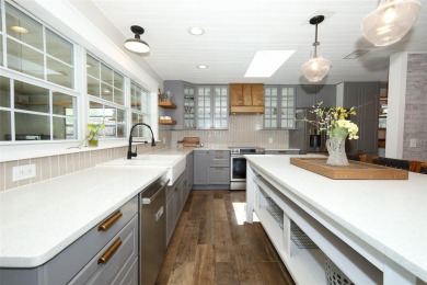 Discover comfort and privacy in this charming and updated on Rio Pinar Golf and Country Club in Florida - for sale on GolfHomes.com, golf home, golf lot