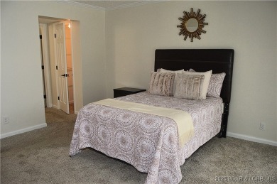 This 2 bedroom 2 bath condo lives LARGE with approximately 1,250 on Seasons Ridge At Four Seasons in Missouri - for sale on GolfHomes.com, golf home, golf lot