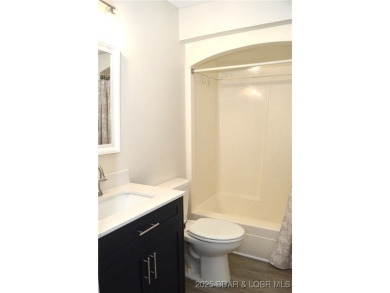This 2 bedroom 2 bath condo lives LARGE with approximately 1,250 on Seasons Ridge At Four Seasons in Missouri - for sale on GolfHomes.com, golf home, golf lot