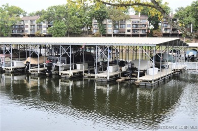 This 2 bedroom 2 bath condo lives LARGE with approximately 1,250 on Seasons Ridge At Four Seasons in Missouri - for sale on GolfHomes.com, golf home, golf lot