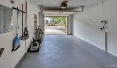 This 2 bedroom, 2 bathroom Villa with 1 car garage has been on Sugarmill Woods Golf and Country Club in Florida - for sale on GolfHomes.com, golf home, golf lot