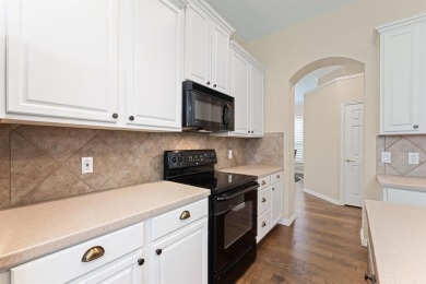 UPDATED HOME IN HERITAGE RANCH (50+ GATED COMMUNITY) - MOVE-IN on Heritage Ranch Golf and Country Club in Texas - for sale on GolfHomes.com, golf home, golf lot