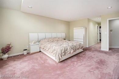 Gorgeous Spacious Contemporary 5 Bedroom Home Situated in a on Knollwood Country Club in Michigan - for sale on GolfHomes.com, golf home, golf lot