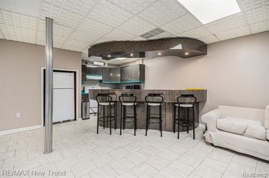 Gorgeous Spacious Contemporary 5 Bedroom Home Situated in a on Knollwood Country Club in Michigan - for sale on GolfHomes.com, golf home, golf lot