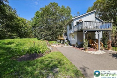 This very well maintained home is ready to be loved by its new on Pocono Farms Country Club in Pennsylvania - for sale on GolfHomes.com, golf home, golf lot
