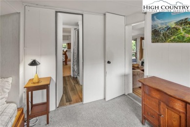 Linville Living with Grandfather Mountain Views!
Charming 2BR/1 on Land Harbor Golf Course in North Carolina - for sale on GolfHomes.com, golf home, golf lot