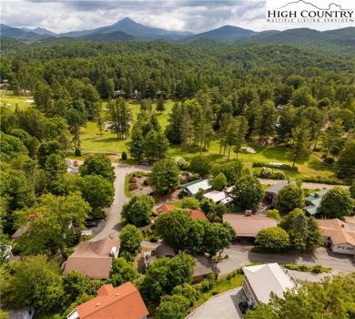 Linville Living with Grandfather Mountain Views!
Charming 2BR/1 on Land Harbor Golf Course in North Carolina - for sale on GolfHomes.com, golf home, golf lot