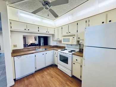 Don't miss out on this 1st floor corner condo. Parking right out on Forest Oaks Golf Club in Florida - for sale on GolfHomes.com, golf home, golf lot