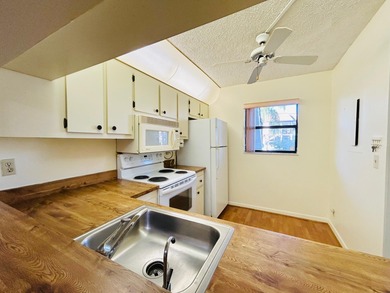 Don't miss out on this 1st floor corner condo. Parking right out on Forest Oaks Golf Club in Florida - for sale on GolfHomes.com, golf home, golf lot