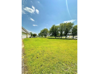 Country like setting on a hard surface road, minutes from town on Prairie View Golf and Grill in Iowa - for sale on GolfHomes.com, golf home, golf lot