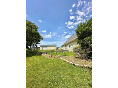 Country like setting on a hard surface road, minutes from town on Prairie View Golf and Grill in Iowa - for sale on GolfHomes.com, golf home, golf lot