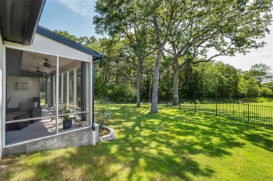 Stunning 2-year-new home in Lone Oak Crossing! This modern on Tanglewood Resort in Texas - for sale on GolfHomes.com, golf home, golf lot
