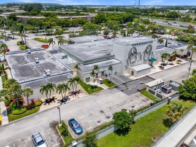 This beautifully updated,  2-bedroom, 2-bathroom condo is on Wynmoor Golf Course in Florida - for sale on GolfHomes.com, golf home, golf lot