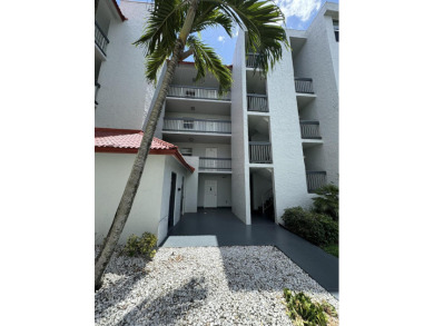 This well-maintained first-floor unit offers a great combination on Pine Island Ridge Country Club in Florida - for sale on GolfHomes.com, golf home, golf lot