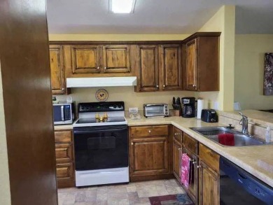 #2 This Beautiful 2 bedroom, 2 bath 1998 Cavco Papago home is on Mountain Brook Golf Club in Arizona - for sale on GolfHomes.com, golf home, golf lot
