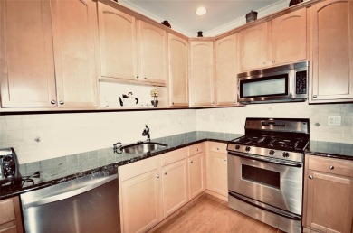 Stunning *Medici Model* Townhouse in The Greens at Half Hollow - on The Greens At Half Hollow in New York - for sale on GolfHomes.com, golf home, golf lot