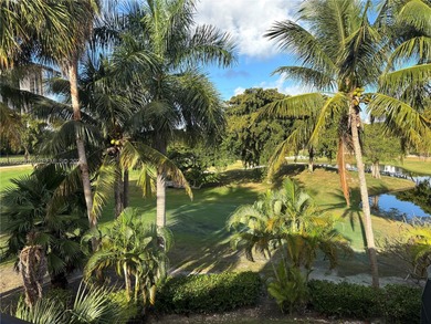 ?In the heart of Aventura, this two story townhome *treehouse* on Turnberry Isle Resort and Club in Florida - for sale on GolfHomes.com, golf home, golf lot