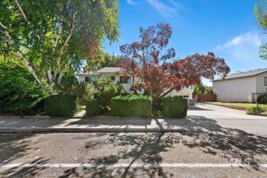 This classic split-level home offers plenty of space and on Indian Lakes Golf Course in Idaho - for sale on GolfHomes.com, golf home, golf lot