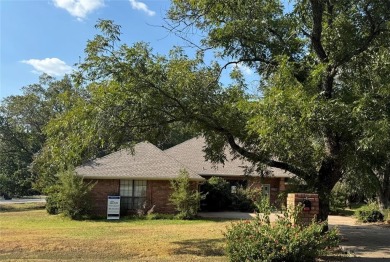 Beautiful updated home in Pecan Plantation. 4 bedroom, with on Pecan Plantation Country Club in Texas - for sale on GolfHomes.com, golf home, golf lot