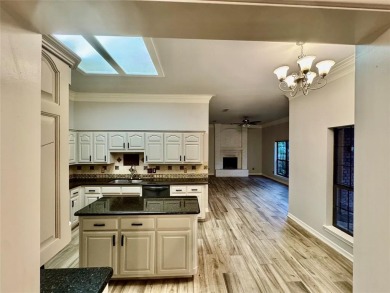 Beautiful updated home in Pecan Plantation. 4 bedroom, with on Pecan Plantation Country Club in Texas - for sale on GolfHomes.com, golf home, golf lot