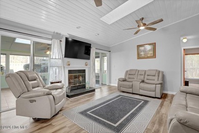 Welcome to 108 Bay Tree Circle, Hampstead, NC! This charming on Belvedere Country Club in North Carolina - for sale on GolfHomes.com, golf home, golf lot