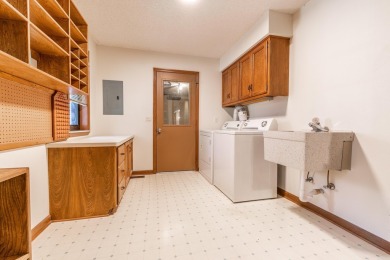 Lots of square footage for the money! West end home near on DeSoto Golf Course in Arkansas - for sale on GolfHomes.com, golf home, golf lot