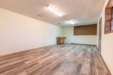 Lots of square footage for the money! West end home near on DeSoto Golf Course in Arkansas - for sale on GolfHomes.com, golf home, golf lot