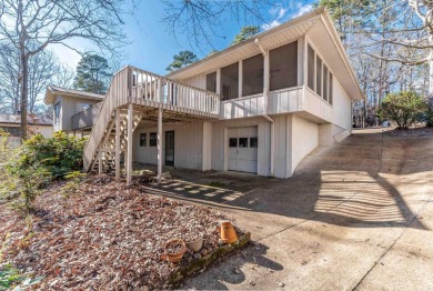 Lots of square footage for the money! West end home near on DeSoto Golf Course in Arkansas - for sale on GolfHomes.com, golf home, golf lot