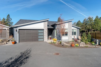 Better than new, three year old single level home has been on Rivers Edge Golf Resort in Oregon - for sale on GolfHomes.com, golf home, golf lot