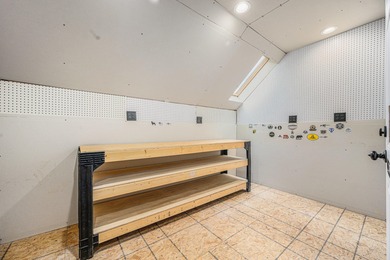 This stunning 5 bed, 4 bath home is ready for new owners! This on Lynx Golf Course in Michigan - for sale on GolfHomes.com, golf home, golf lot