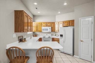 Charming townhouse in the Highlands subdivision. This 2-bedroom on Green Spring Country Club in Utah - for sale on GolfHomes.com, golf home, golf lot