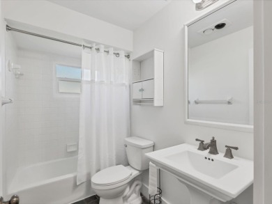 COMPLETELY UPDATED VILLA, LIGHT & BRIGHT, OPEN & AIRY TWO on Palm Aire Country Club of Sarasota in Florida - for sale on GolfHomes.com, golf home, golf lot