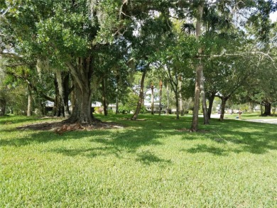 COMPLETELY UPDATED VILLA, LIGHT & BRIGHT, OPEN & AIRY TWO on Palm Aire Country Club of Sarasota in Florida - for sale on GolfHomes.com, golf home, golf lot