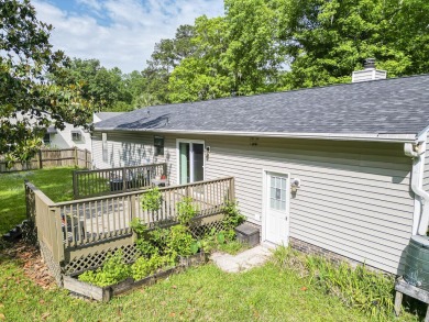 Are you looking for a Move-in ready home in a great on Shadowmoss Plantation Golf Club in South Carolina - for sale on GolfHomes.com, golf home, golf lot