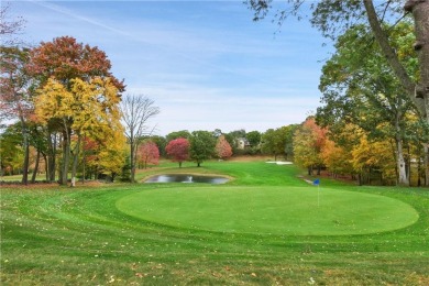 Immaculate One Level Guilford Unit in sought after Heritage on Somers Pointe Golf Club - West Hill in New York - for sale on GolfHomes.com, golf home, golf lot