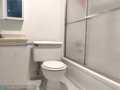 HANDYMAN SPECIAL. QUIET LOCATION CLOSE TO LYONS RD ENTRANCE on Wynmoor Golf Course in Florida - for sale on GolfHomes.com, golf home, golf lot