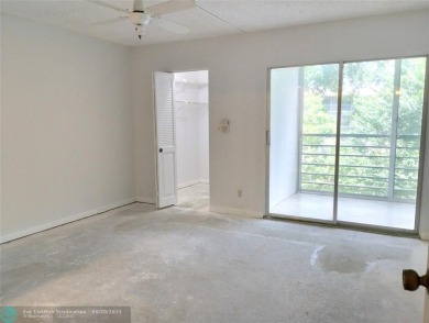 HANDYMAN SPECIAL. QUIET LOCATION CLOSE TO LYONS RD ENTRANCE on Wynmoor Golf Course in Florida - for sale on GolfHomes.com, golf home, golf lot