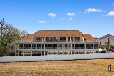 Welcome to this delightful 2-bedroom, 2-bathroom condo in the on Heron Point Golf Club in South Carolina - for sale on GolfHomes.com, golf home, golf lot