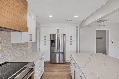 Welcome to Country Club Estates in North Port! This charming on Sabal Trace Golf and Country Club in Florida - for sale on GolfHomes.com, golf home, golf lot