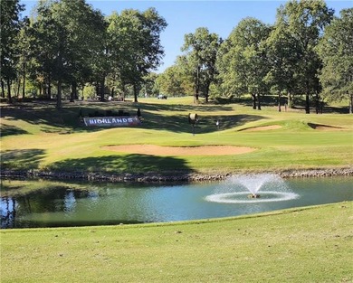 Tucked away at the end of a quiet cul-de-sac in Bella Vista's on Bella Vista Country Club - Highlands in Arkansas - for sale on GolfHomes.com, golf home, golf lot