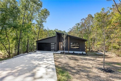 Brand-New Home in Beautiful Bella Vista! Stunning 3BR/2BA new on Branchwood Golf Course in Arkansas - for sale on GolfHomes.com, golf home, golf lot